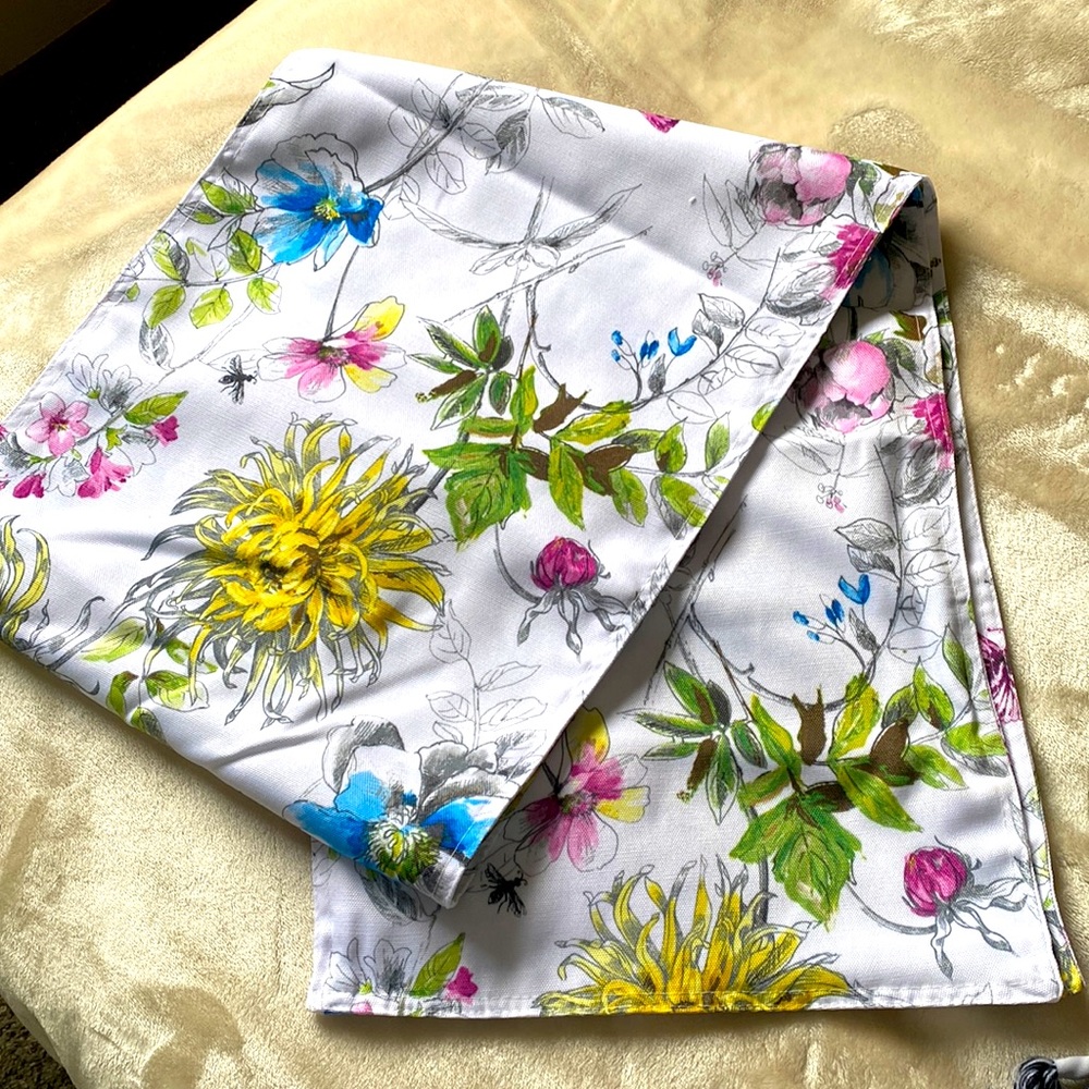 Spring Flower design table runner